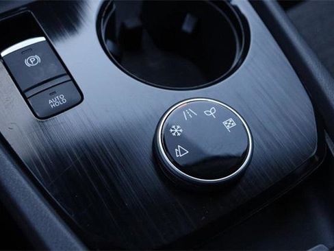 Used 2021 Nissan Rogue SV image 18