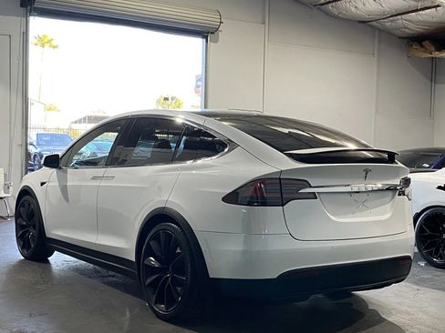 Used 2018 Tesla Model X 75D image 2