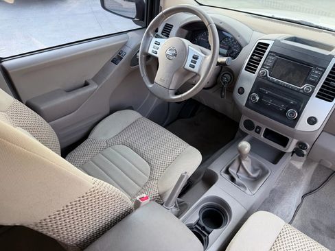 Used 2017 Nissan Frontier SV image 10