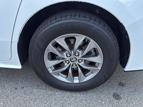Used 2021 Toyota Sienna LE FWD image 17