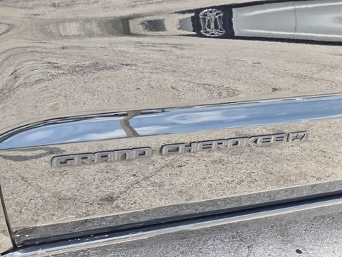Used 2022 Jeep Grand Cherokee Laredo X RWD image 12