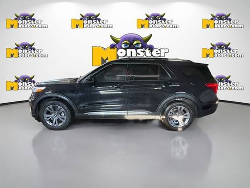 Used 2022 Ford Explorer XLT w/ Equipment Group 202A image 7
