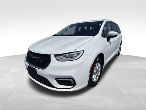 Certified 2023 Chrysler Pacifica Touring-L FWD image 8
