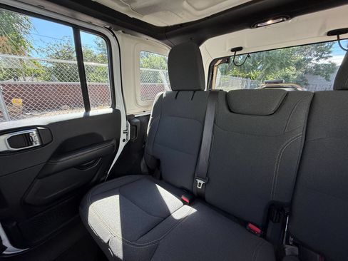 Used 2025 Jeep Wrangler Unlimited Sahara AWD/4WD image 38