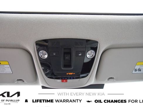 New 2025 Kia Niro EX Touring image 25