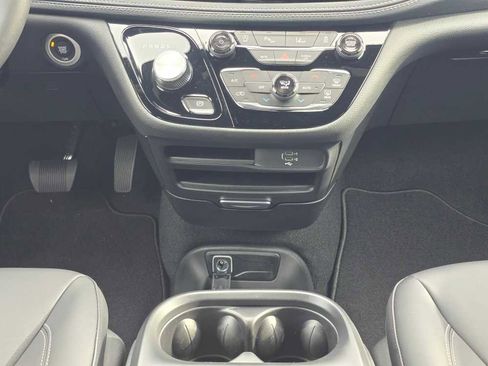 New 2026 Chrysler Pacifica Select image 13