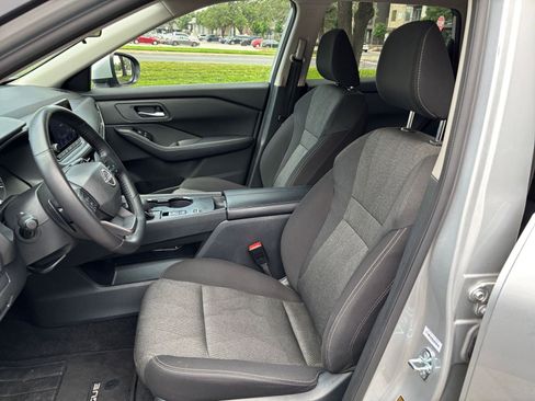 Used 2025 Nissan Rogue SV FWD image 31