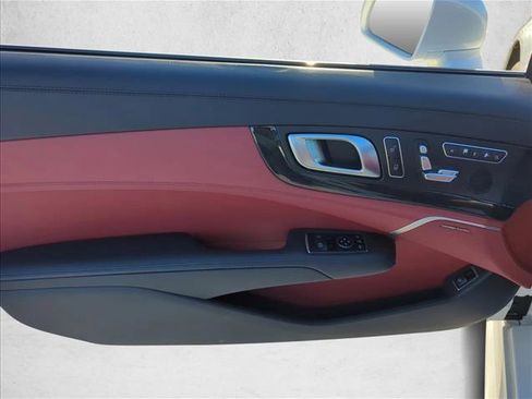 Used 2018 Mercedes-Benz SL 550 image 7