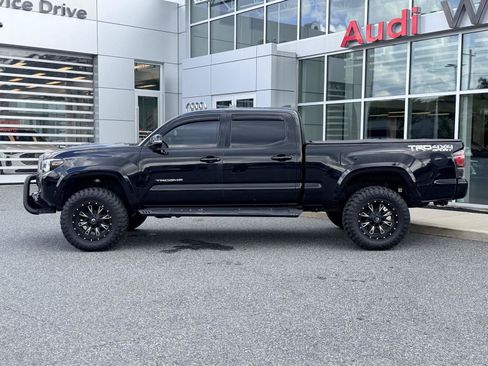 Used 2017 Toyota Tacoma TRD Sport w/ Tow Package AWD/4WD image 3