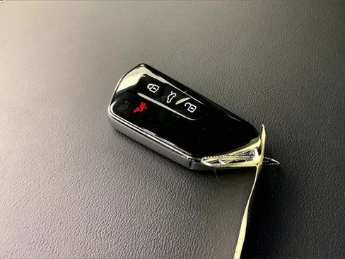 Used 2025 Volkswagen Atlas Cross Sport SE image 11