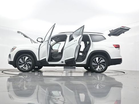 Used 2024 Volkswagen Atlas SE image 44