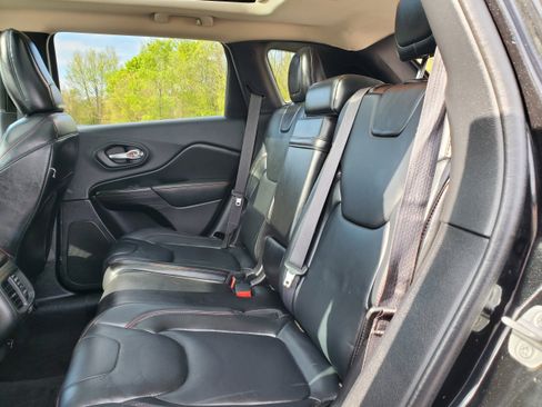 Used 2014 Jeep Cherokee Trailhawk AWD/4WD image 27