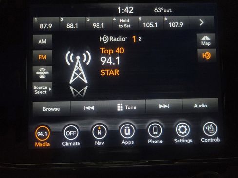 Used 2021 Jeep Grand Cherokee Limited w/ Luxury Group II image 25