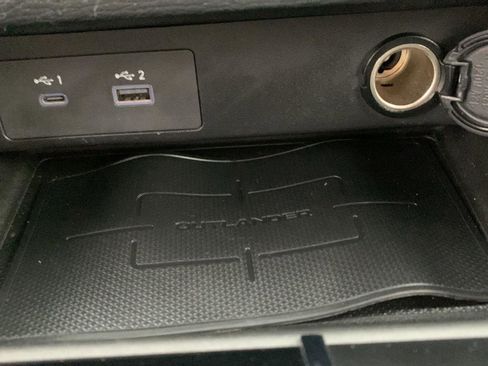 Used 2023 Mitsubishi Outlander SE image 10