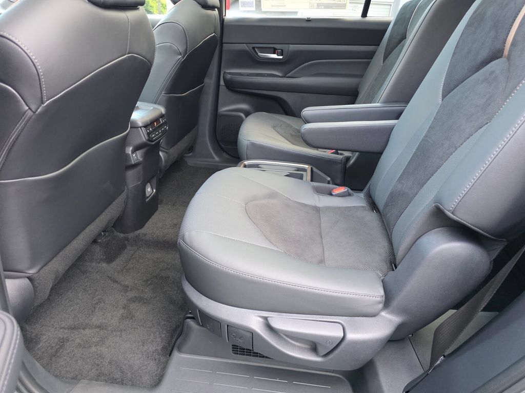 New 2026 Toyota Grand Highlander AWD Hybrid image 23