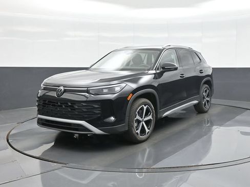 New 2026 Volkswagen Tiguan SE AWD/4WD image 3