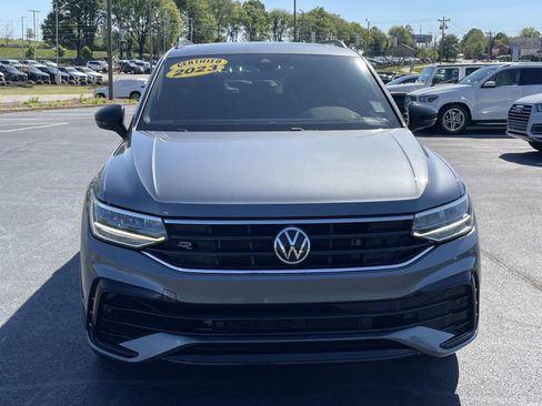 Used 2023 Volkswagen Tiguan SE R-Line image 2