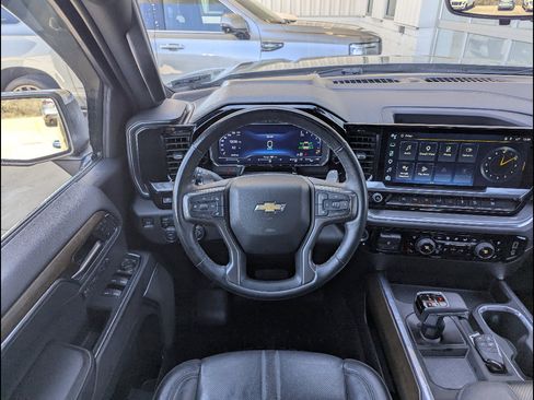 Used 2022 Chevrolet Silverado 1500 High Country w/ Technology Package image 3