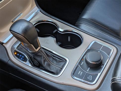 Used 2017 Jeep Grand Cherokee Limited image 17