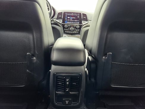 Used 2021 Jeep Grand Cherokee Laredo X image 13