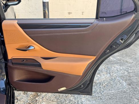 Used 2021 Lexus ES 300h w/ Accessory Package 2 FWD image 39