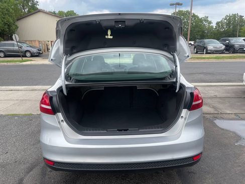 Used 2016 Ford Focus SE w/ SE Power Seat Package FWD image 18