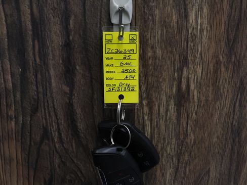 Used 2025 GMC Sierra 2500 AT4 AWD/4WD image 41