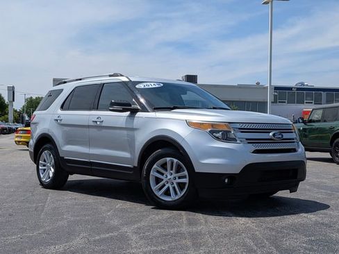 Used 2014 Ford Explorer XLT w/ Equipment Group 202A FWD image 2