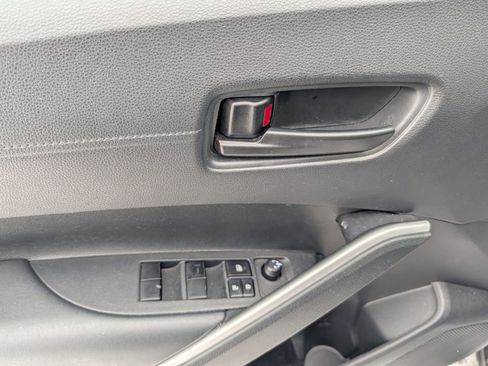 Used 2025 Toyota Corolla Cross LE image 21