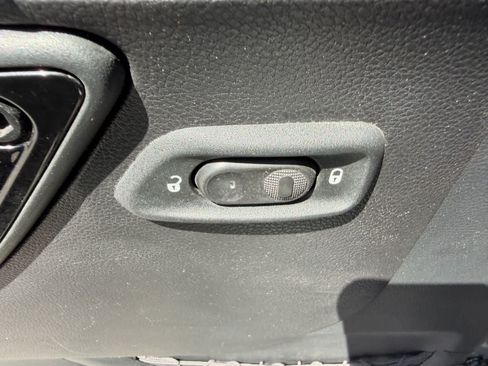 Used 2015 Jeep Wrangler Unlimited Sahara AWD/4WD image 17