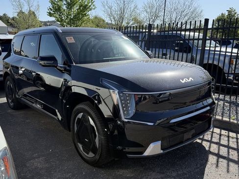 Used 2025 Kia EV9 Land AWD/4WD image 1