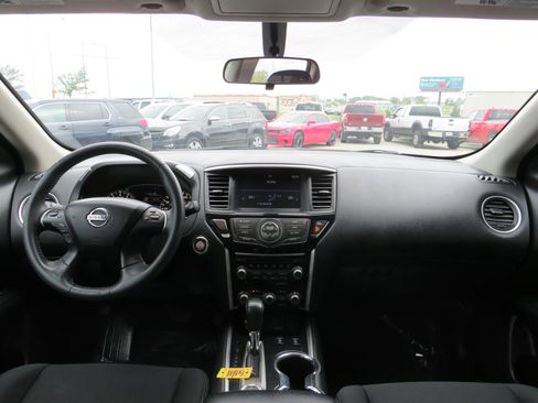 Used 2018 Nissan Pathfinder SV w/ SV All Weather Package image 11