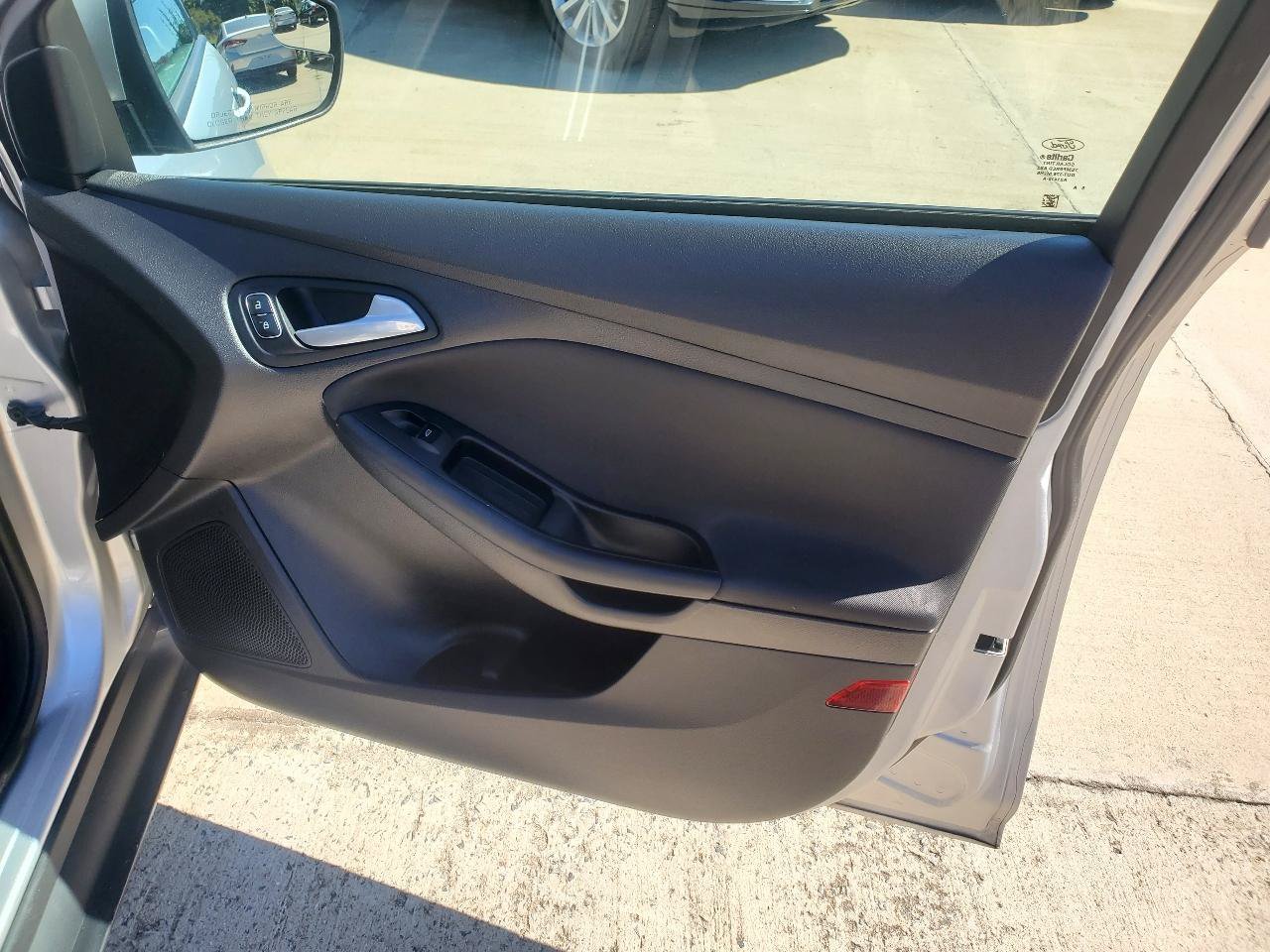 Used 2015 Ford Focus SE FWD image 6