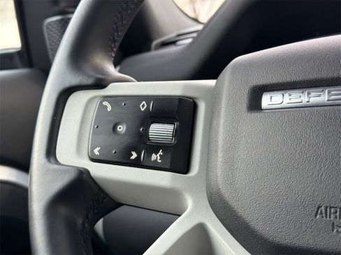 Used 2020 Land Rover Defender 110 S image 24