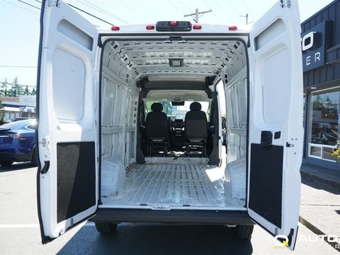 Used 2025 RAM ProMaster 2500 w/ Convenience Group FWD image 9