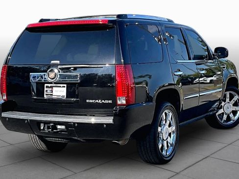 Used 2013 Cadillac Escalade Luxury RWD image 12