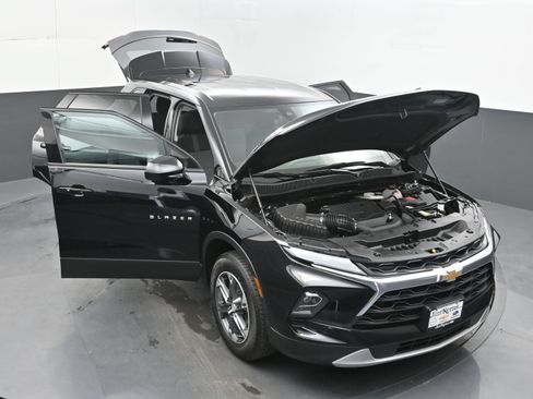 Used 2025 Chevrolet Blazer LT FWD image 33