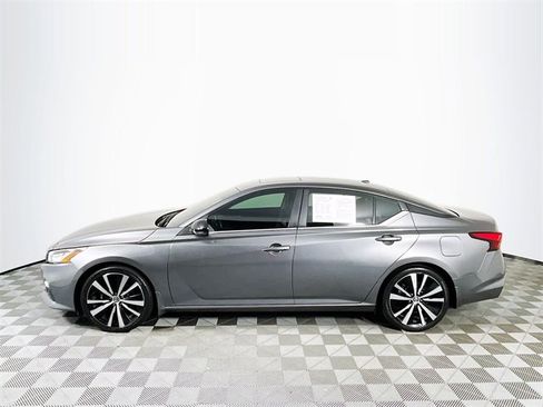 Used 2020 Nissan Altima 2.5 SR w/ Premium Package image 5