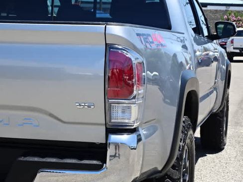 Certified 2023 Toyota Tacoma TRD Off-Road AWD/4WD image 10