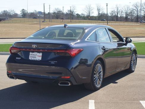 Used 2021 Toyota Avalon Limited image 20
