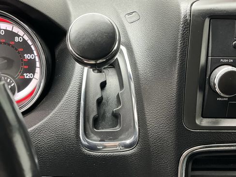 Used 2017 Dodge Grand Caravan SXT FWD image 19