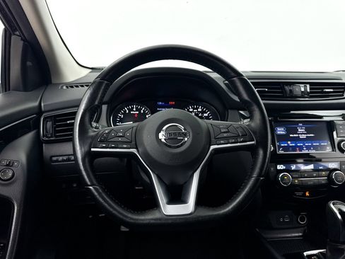 Used 2021 Nissan Rogue Sport SV FWD image 3