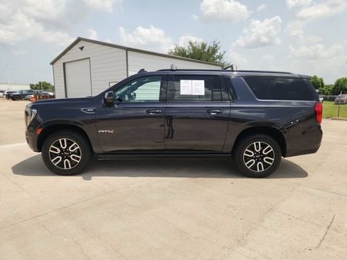 Used 2023 GMC Yukon XL AT4 AWD/4WD image 4