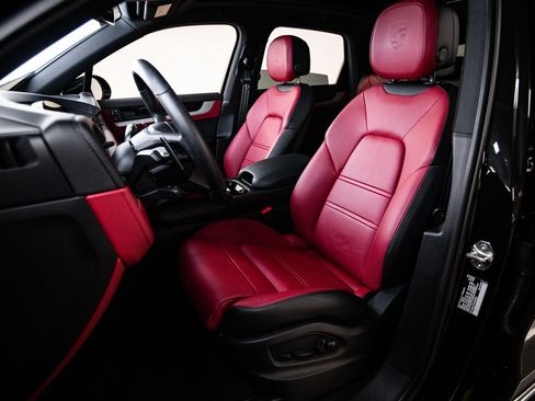 Certified 2026 Porsche Cayenne AWD/4WD image 5