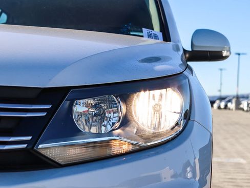 Used 2016 Volkswagen Tiguan S image 7