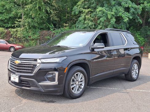 Used 2023 Chevrolet Traverse LT AWD/4WD image 3