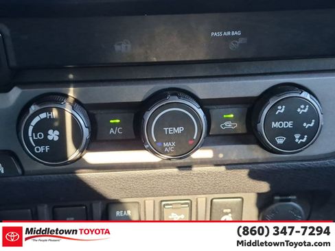 Used 2019 Toyota Tacoma TRD Off-Road w/ Technology Package AWD/4WD image 8