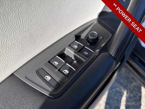 Used 2021 Volkswagen Tiguan SE image 13