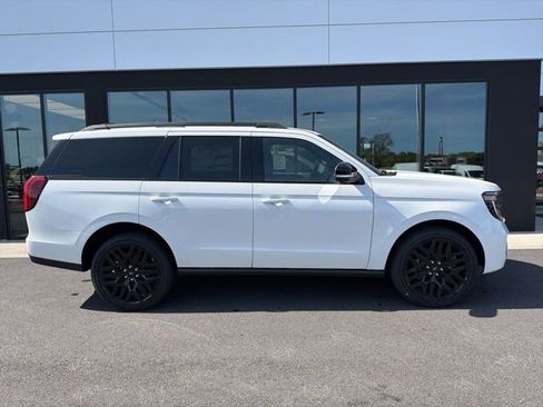 New 2026 Ford Expedition Platinum w/ Stealth Performance Package AWD/4WD image 2