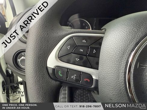 Used 2023 Jeep Renegade Latitude AWD/4WD image 21